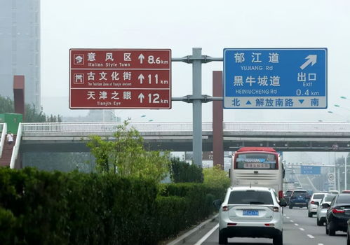 发光交通标志悄然“上岗” 科技赋能下的城市交通新亮点